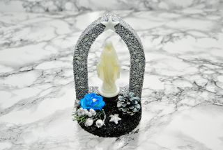 Panna Mária s klenbou