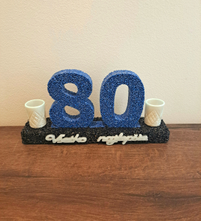 80tka v podstavci s pohárikmi